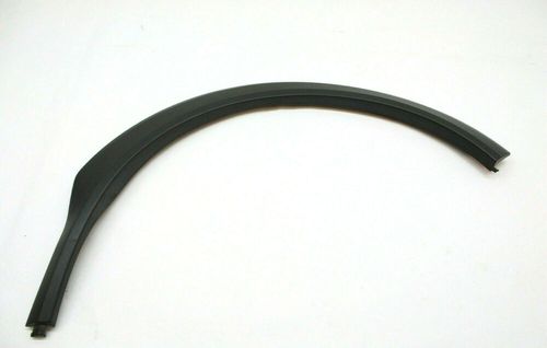 MOLDURA PASO RUEDA DELANTERA RH (LADO DERECHO)
