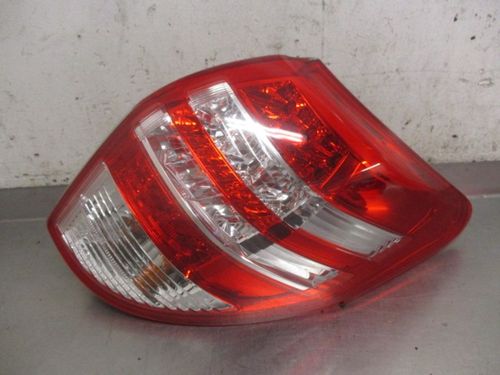 FAROL TRASERO RH (LADO DERECHO)
